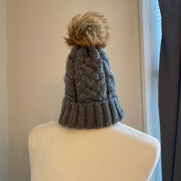 Knit hat with faux fur Pom Pom - Picture 4 of 5
